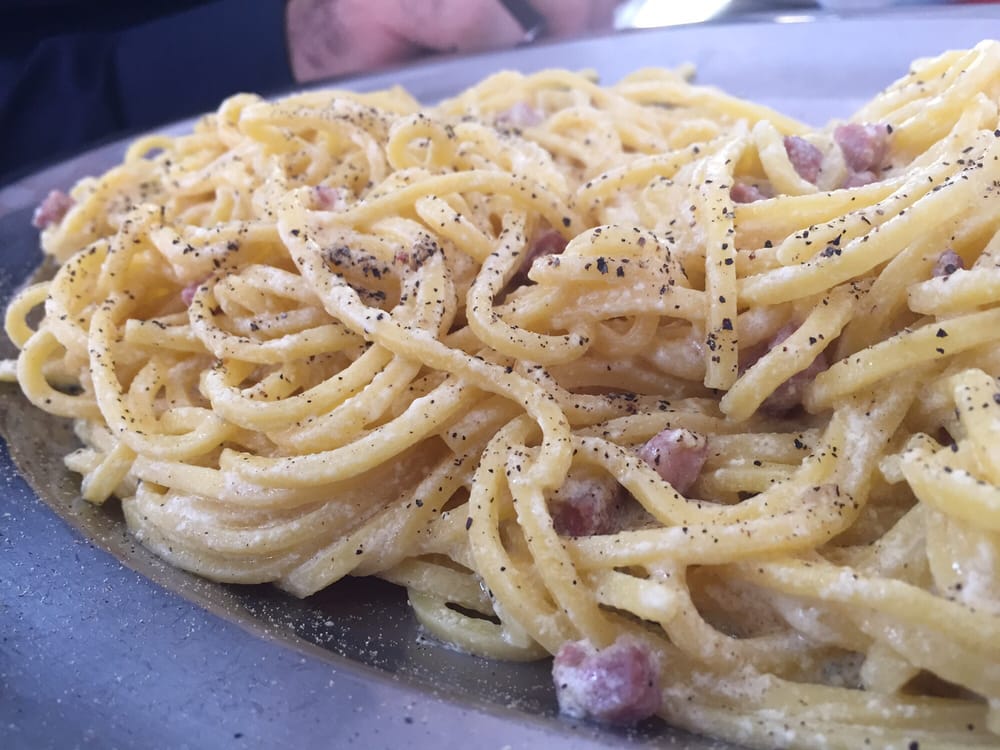 Estoril: festa con carbonara e vino illimitato - Goa Magazine