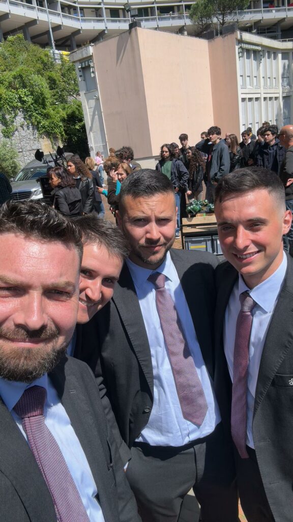 Foto di gruppo per gli operatori Asef