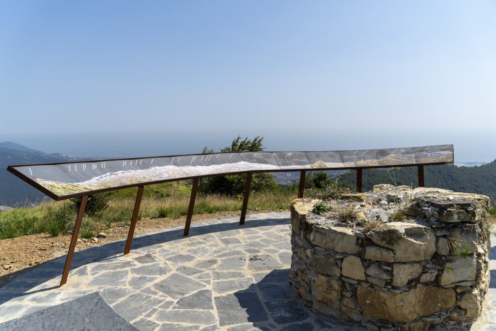 Primo piano della nuova terrazza panoramica della Strada dei Forti